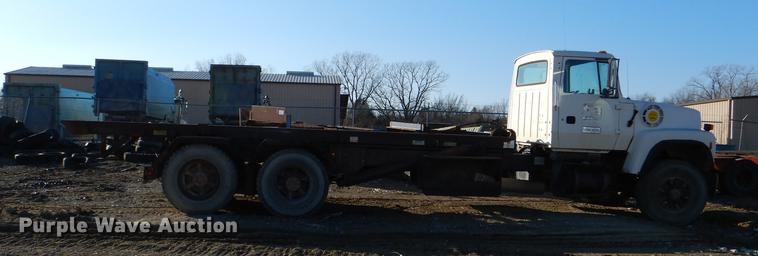 image for item DD8950 1997 Ford LT9000 rollback truck