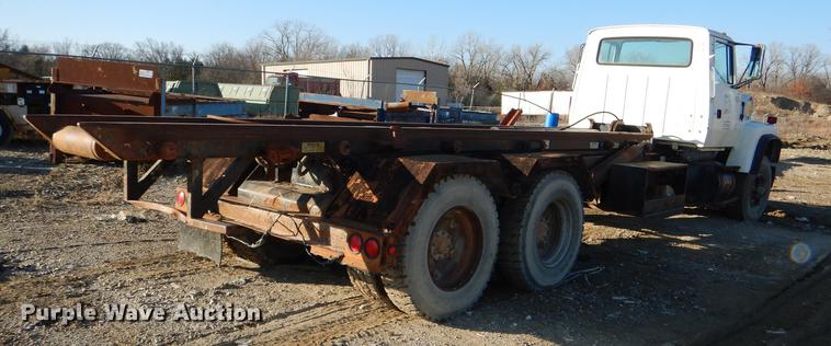 image for item DD8950 1997 Ford LT9000 rollback truck