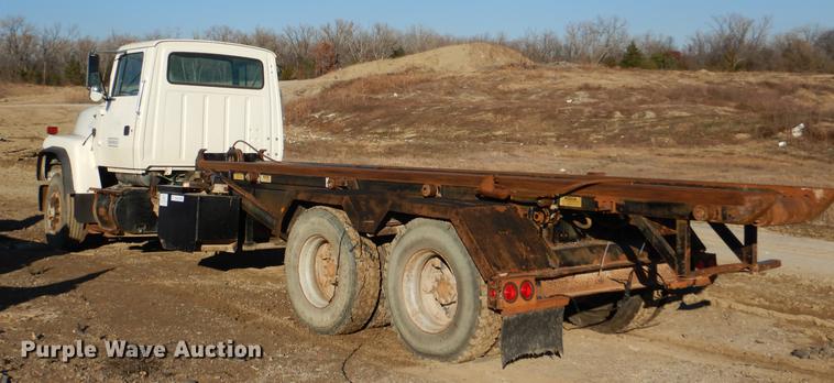 image for item DD8950 1997 Ford LT9000 rollback truck