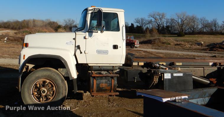 image for item DD8950 1997 Ford LT9000 rollback truck