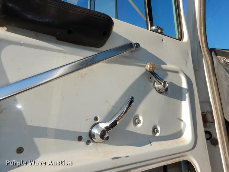 image for item DD8950 1997 Ford LT9000 rollback truck