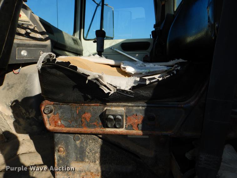 image for item DD8950 1997 Ford LT9000 rollback truck