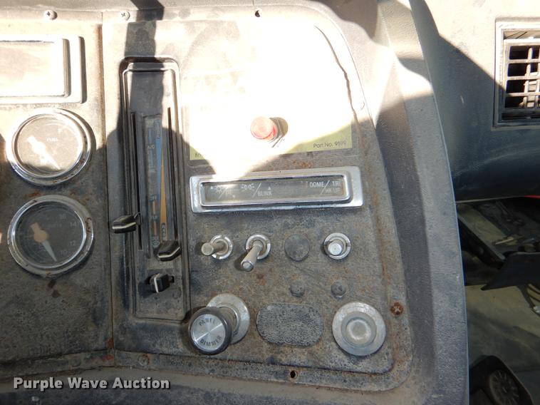 image for item DD8950 1997 Ford LT9000 rollback truck