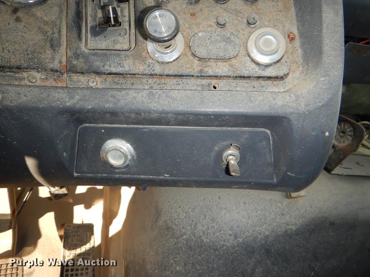 image for item DD8950 1997 Ford LT9000 rollback truck