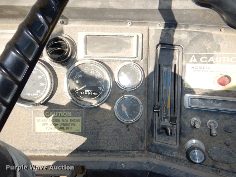 image for item DD8950 1997 Ford LT9000 rollback truck