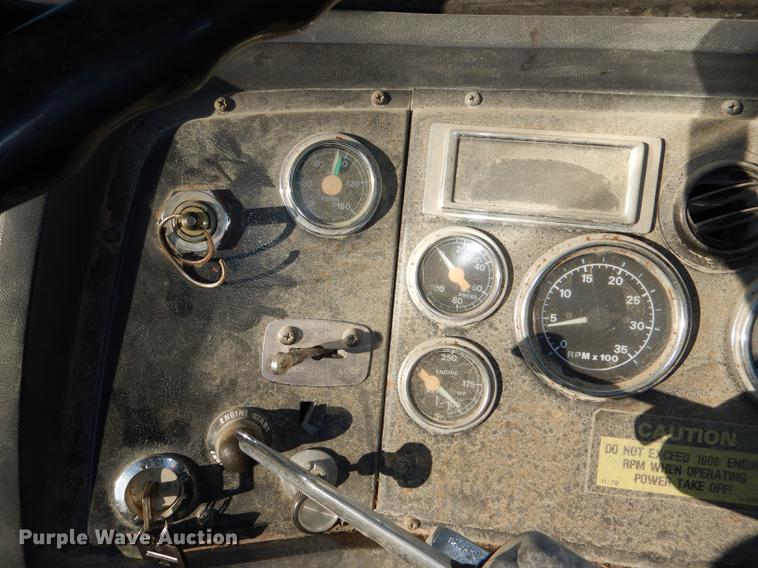 image for item DD8950 1997 Ford LT9000 rollback truck