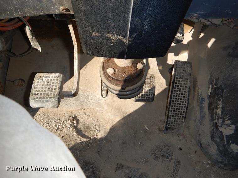 image for item DD8950 1997 Ford LT9000 rollback truck