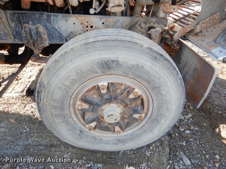 image for item DD8950 1997 Ford LT9000 rollback truck