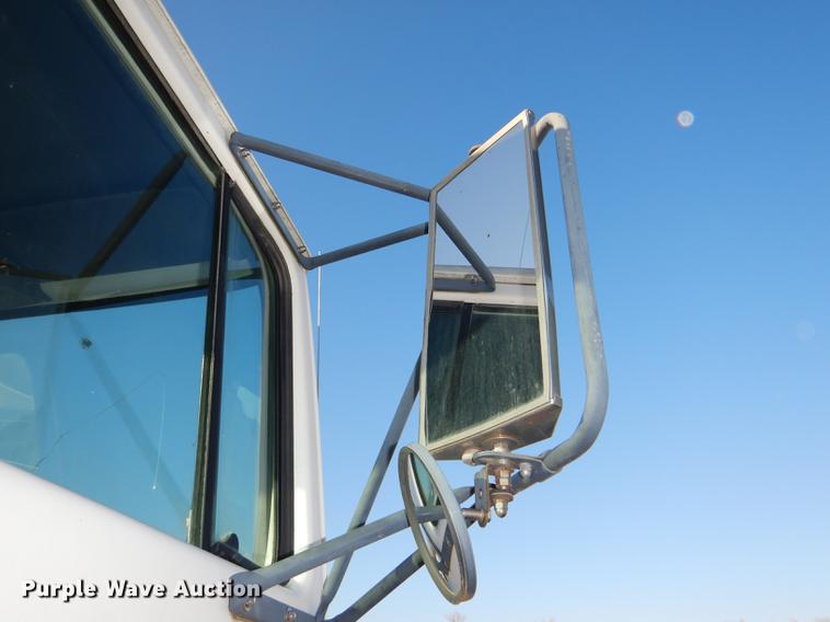 image for item DD8950 1997 Ford LT9000 rollback truck