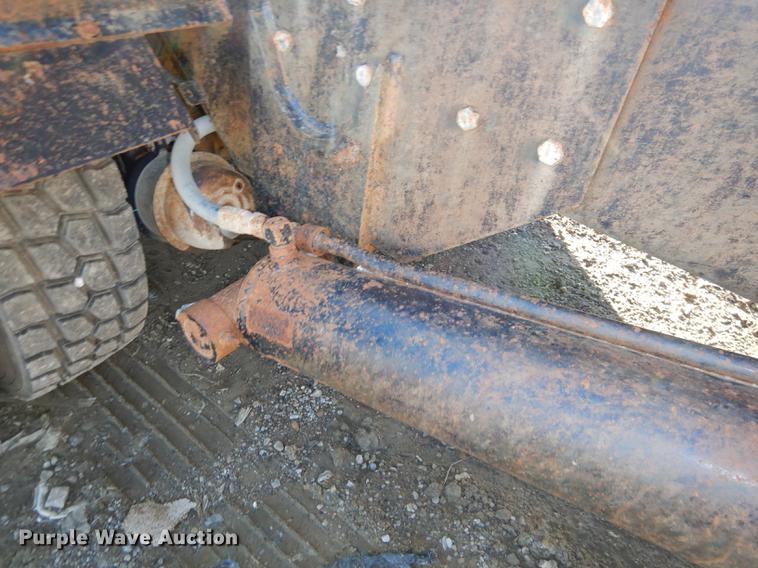 image for item DD8950 1997 Ford LT9000 rollback truck