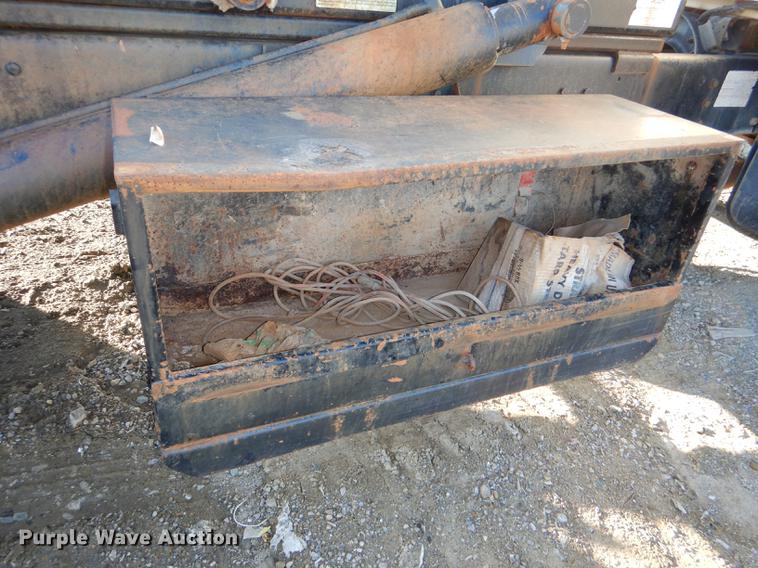 image for item DD8950 1997 Ford LT9000 rollback truck