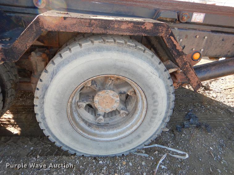 image for item DD8950 1997 Ford LT9000 rollback truck