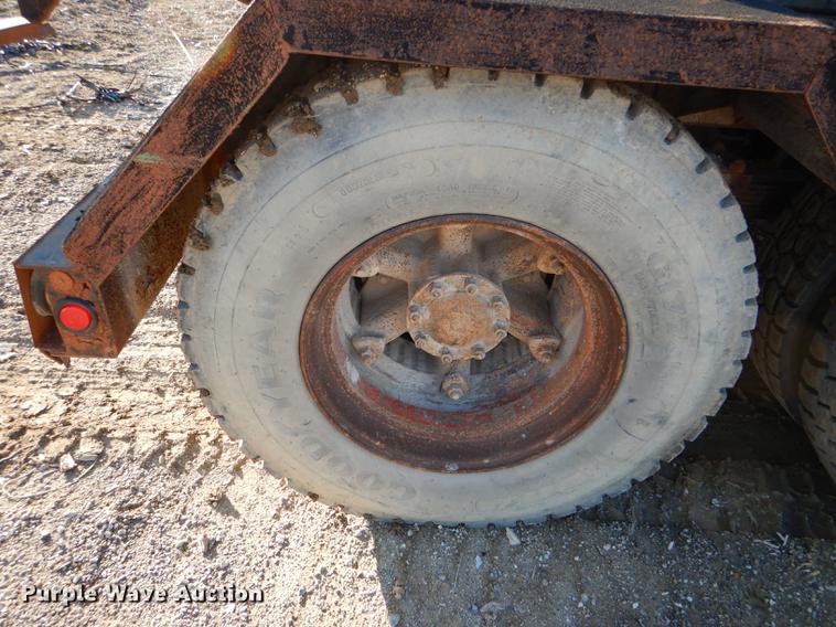 image for item DD8950 1997 Ford LT9000 rollback truck