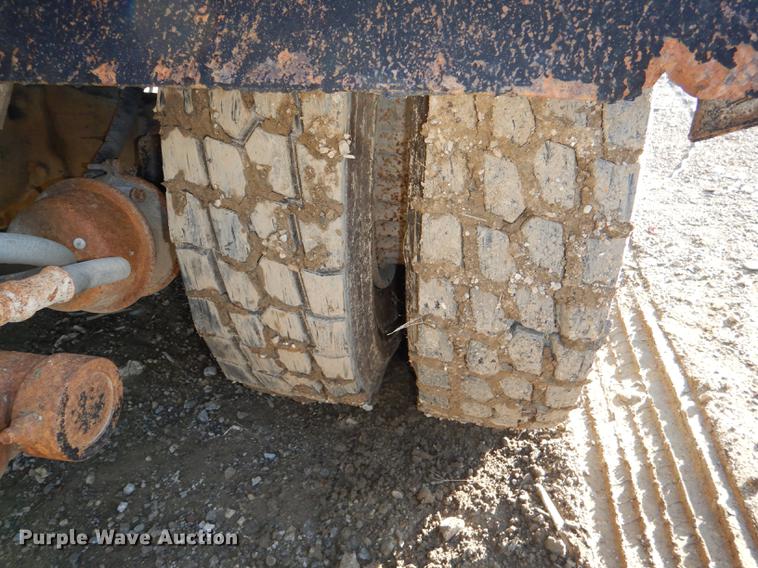 image for item DD8950 1997 Ford LT9000 rollback truck