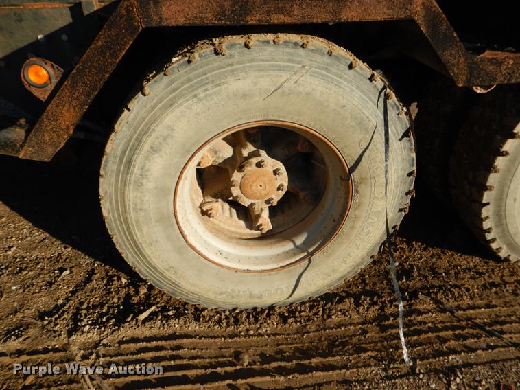 image for item DD8950 1997 Ford LT9000 rollback truck