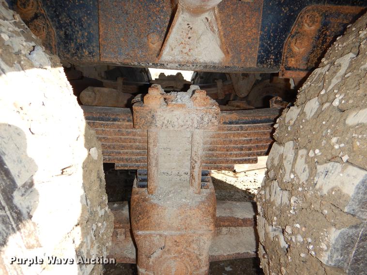 image for item DD8950 1997 Ford LT9000 rollback truck