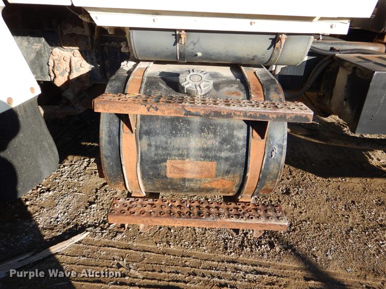 image for item DD8950 1997 Ford LT9000 rollback truck