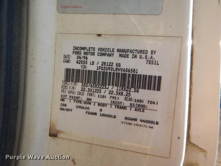 image for item DD8950 1997 Ford LT9000 rollback truck