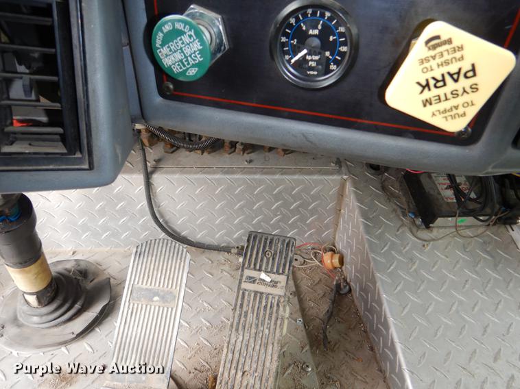 image for item DD8998 1990 E-one fire truck