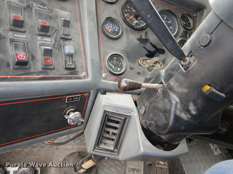 image for item DD8998 1990 E-one fire truck