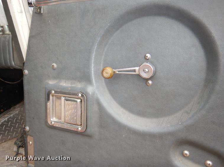 image for item DD8998 1990 E-one fire truck