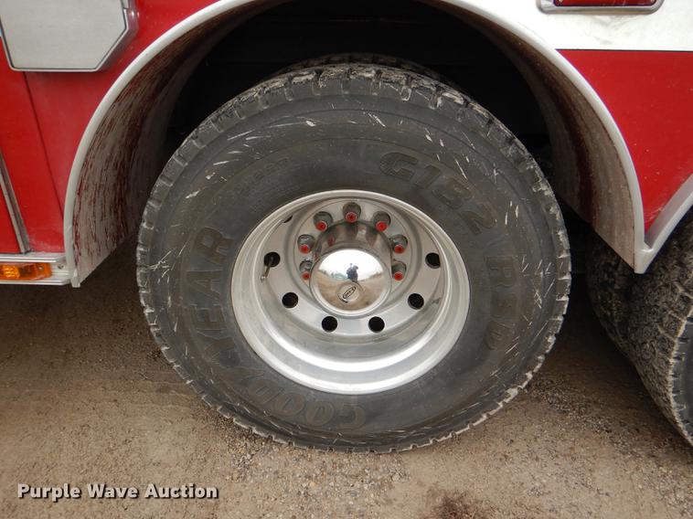 image for item DD8998 1990 E-one fire truck