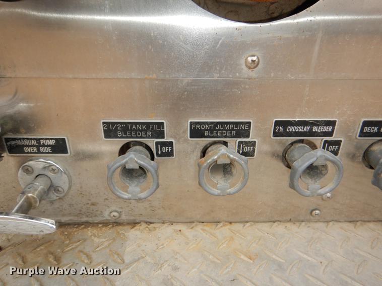 image for item DD8998 1990 E-one fire truck