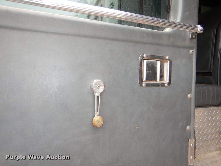 image for item DD8998 1990 E-one fire truck