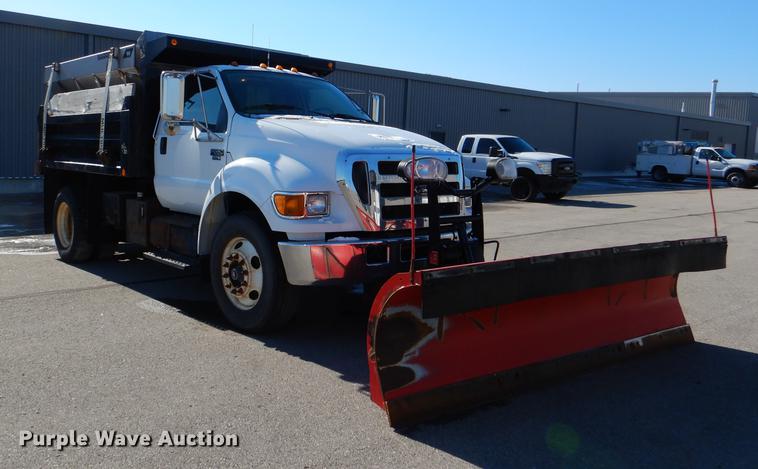 image for item DF1598 2004 Ford F650 Super Duty dump truck