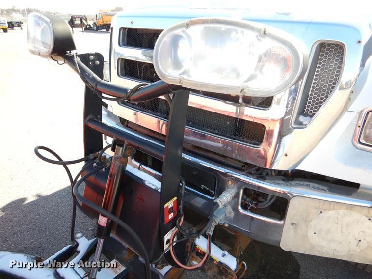 image for item DF1598 2004 Ford F650 Super Duty dump truck