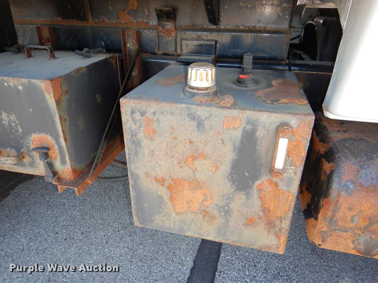 image for item DF1598 2004 Ford F650 Super Duty dump truck