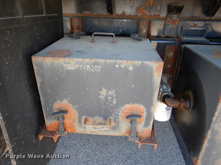 image for item DF1598 2004 Ford F650 Super Duty dump truck