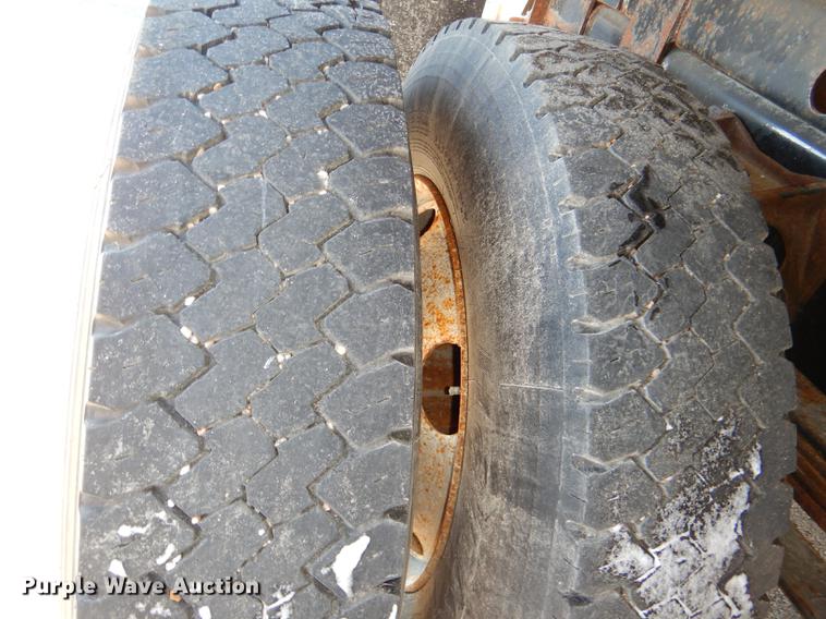 image for item DF1598 2004 Ford F650 Super Duty dump truck