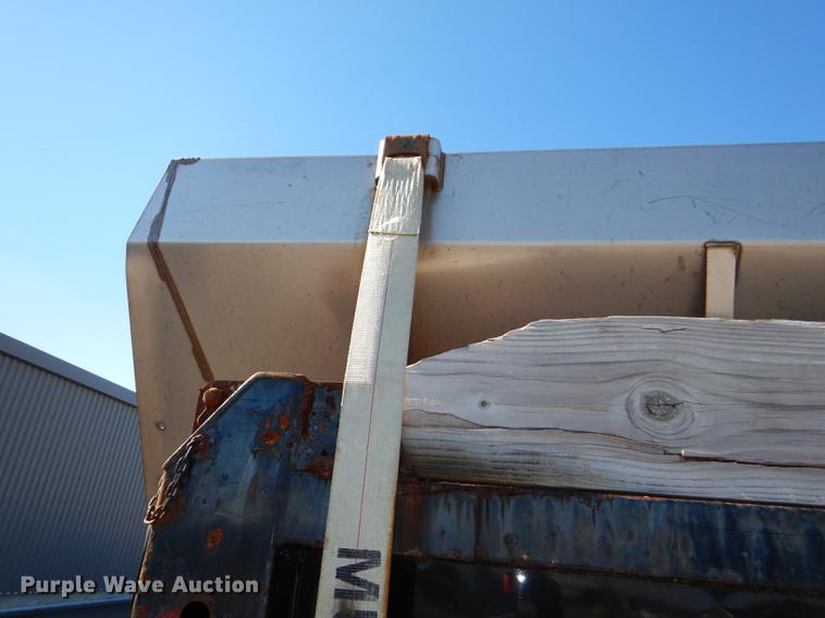 image for item DF1598 2004 Ford F650 Super Duty dump truck