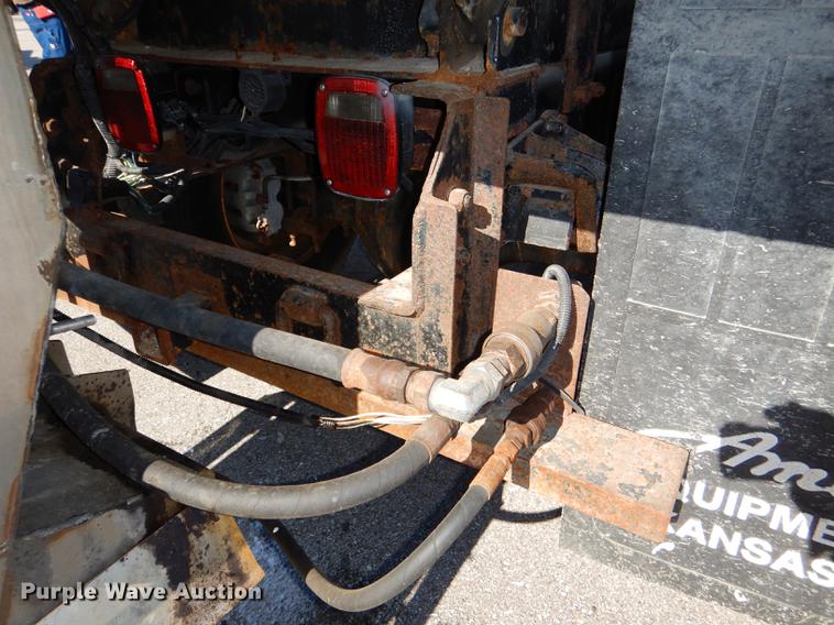 image for item DF1598 2004 Ford F650 Super Duty dump truck