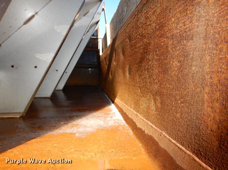 image for item DF1598 2004 Ford F650 Super Duty dump truck