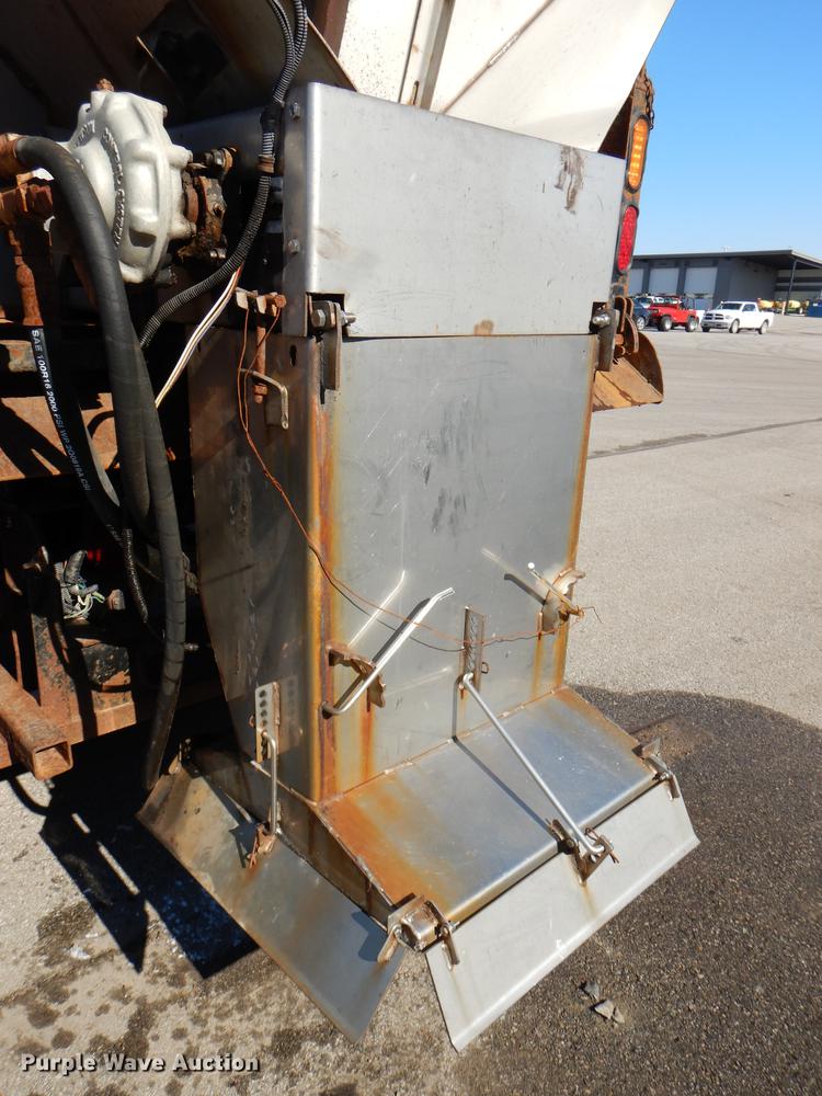 image for item DF1598 2004 Ford F650 Super Duty dump truck