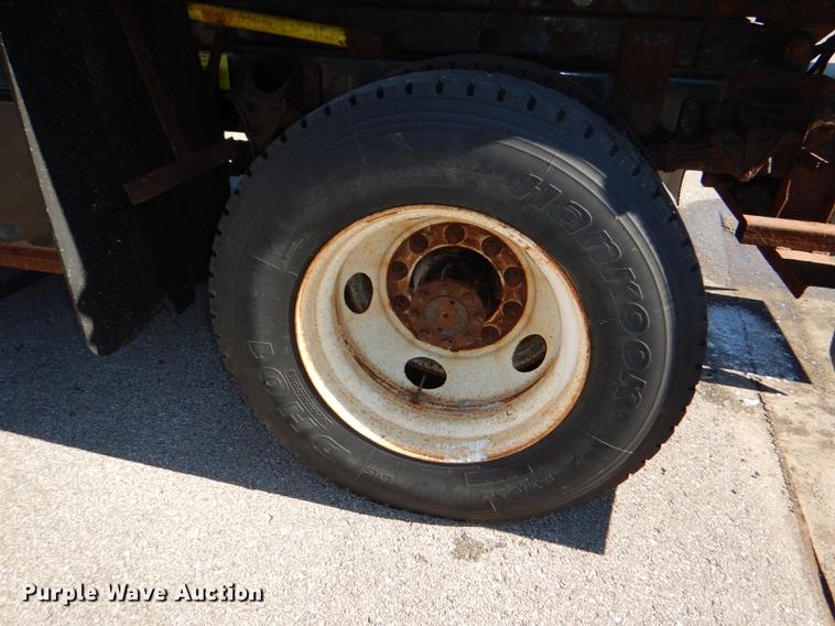 image for item DF1598 2004 Ford F650 Super Duty dump truck