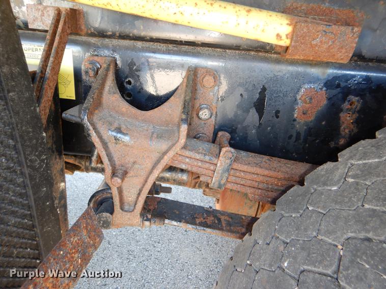 image for item DF1598 2004 Ford F650 Super Duty dump truck