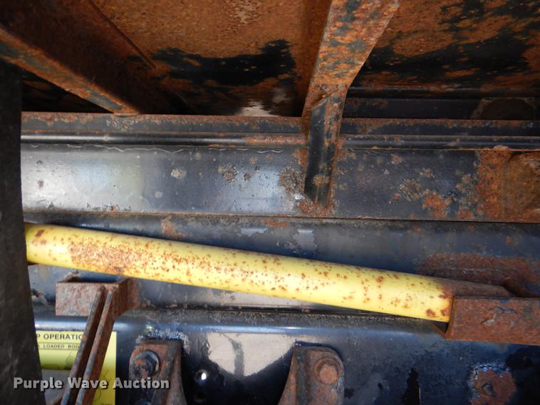 image for item DF1598 2004 Ford F650 Super Duty dump truck