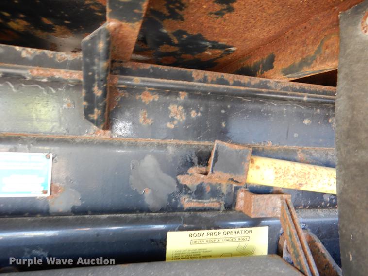 image for item DF1598 2004 Ford F650 Super Duty dump truck