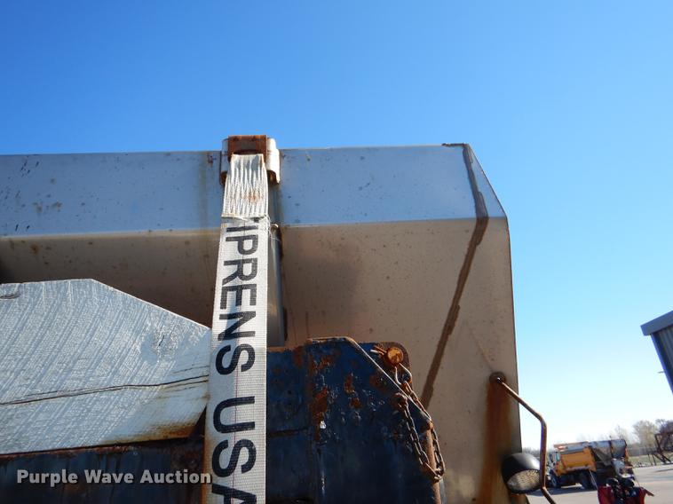 image for item DF1598 2004 Ford F650 Super Duty dump truck