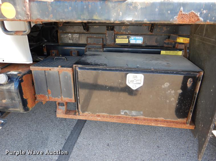 image for item DF1598 2004 Ford F650 Super Duty dump truck