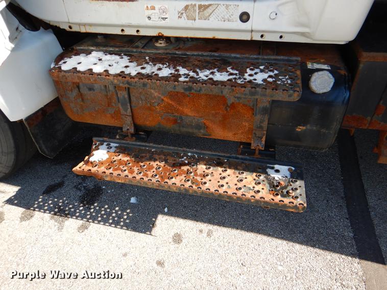 image for item DF1598 2004 Ford F650 Super Duty dump truck