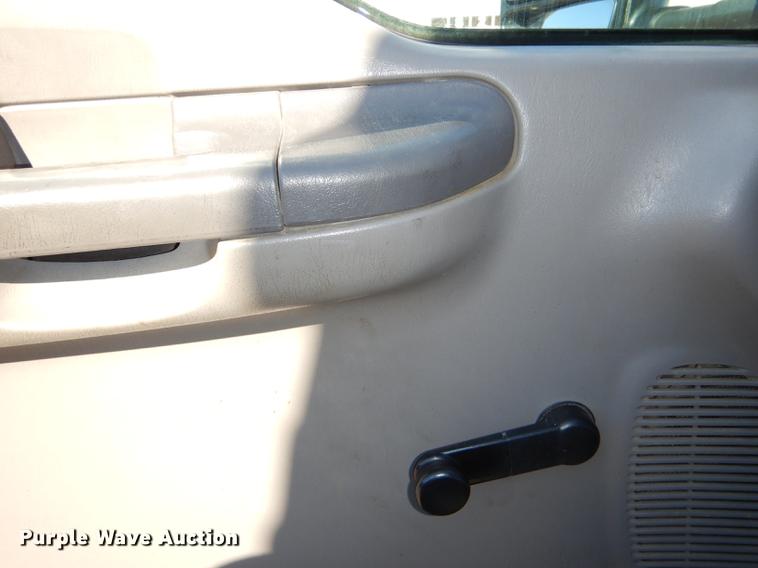 image for item DF1601 1999 Ford F450 Super Duty service truck with crane