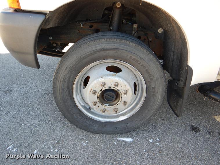 image for item DF1601 1999 Ford F450 Super Duty service truck with crane