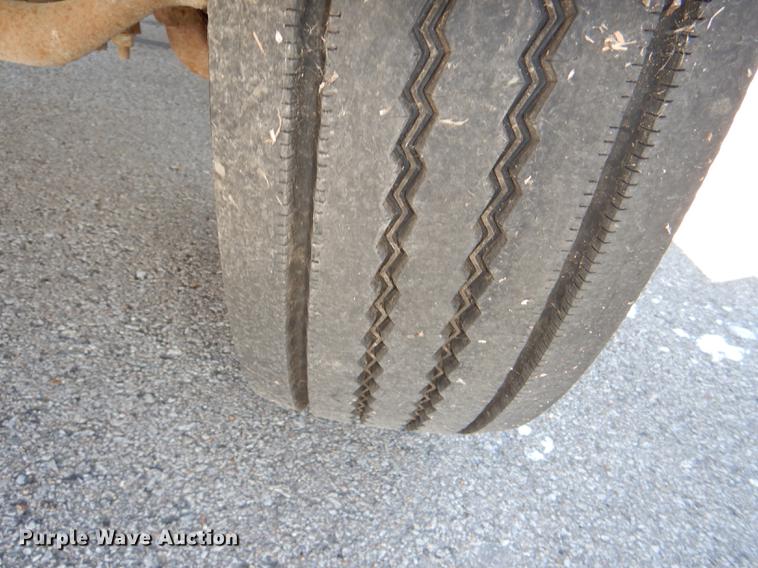 image for item DF1601 1999 Ford F450 Super Duty service truck with crane