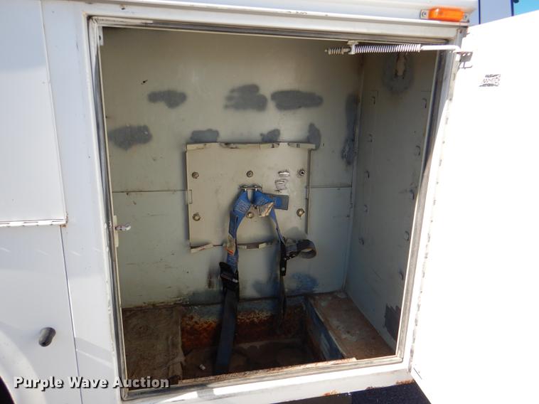 image for item DF1601 1999 Ford F450 Super Duty service truck with crane