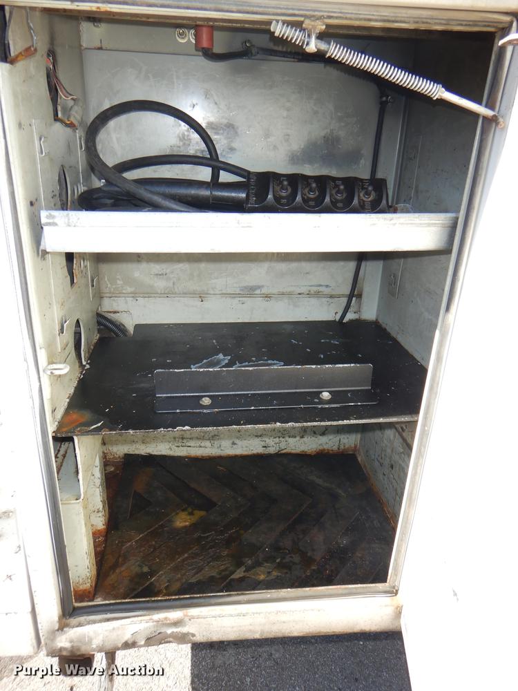 image for item DF1601 1999 Ford F450 Super Duty service truck with crane