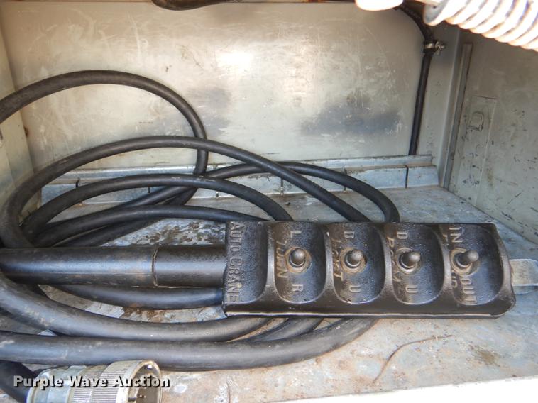 image for item DF1601 1999 Ford F450 Super Duty service truck with crane